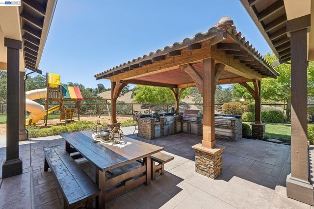 2402 Silver Oaks Ln, Pleasanton, CA 94566