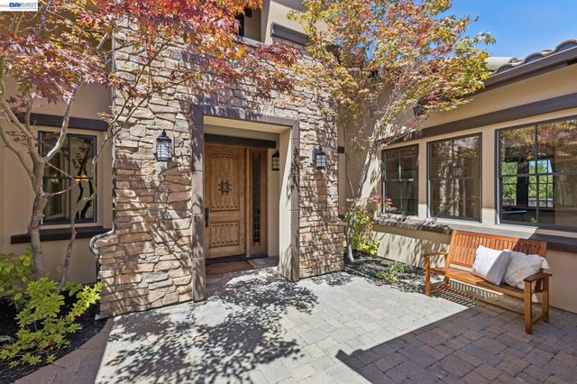 2402 Silver Oaks Ln, Pleasanton, CA 94566