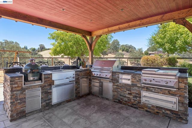 2402 Silver Oaks Ln, Pleasanton, CA 94566