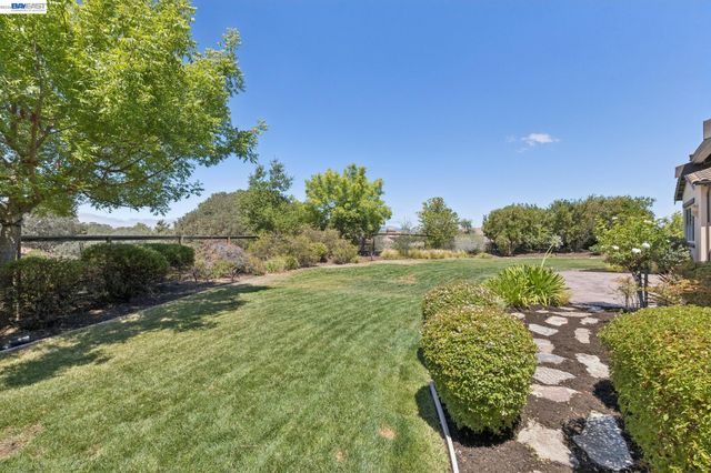 2402 Silver Oaks Ln, Pleasanton, CA 94566