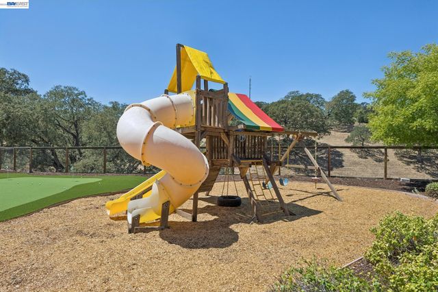 2402 Silver Oaks Ln, Pleasanton, CA 94566