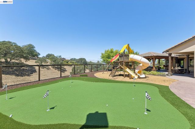 2402 Silver Oaks Ln, Pleasanton, CA 94566
