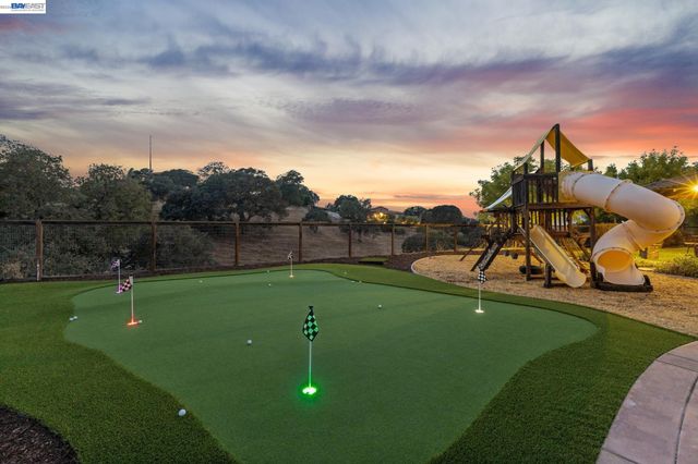 2402 Silver Oaks Ln, Pleasanton, CA 94566