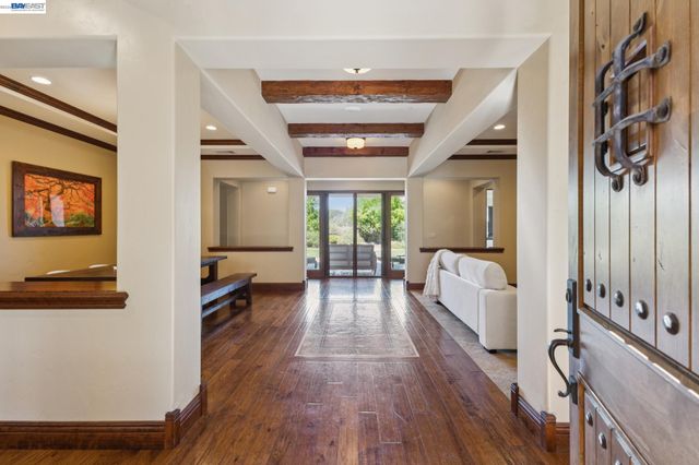 2402 Silver Oaks Ln, Pleasanton, CA 94566