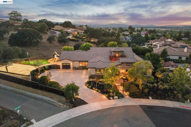 2402 Silver Oaks Ln, Pleasanton, CA 94566