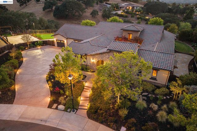 2402 Silver Oaks Ln, Pleasanton, CA 94566