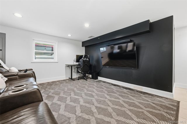 35 Elm Drive, East Hills, NY 11576