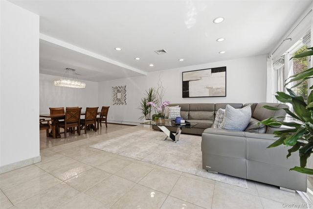 35 Elm Drive, East Hills, NY 11576