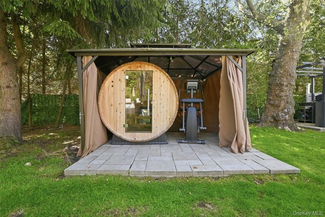 35 Elm Drive, East Hills, NY 11576