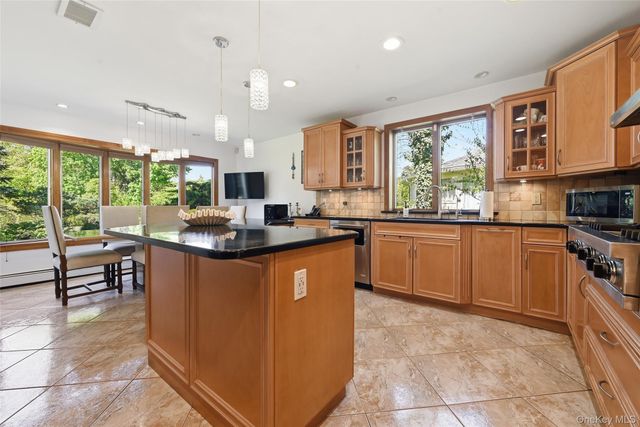 35 Elm Drive, East Hills, NY 11576