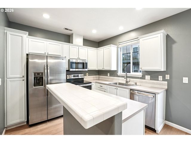 9235 Sw TANOAK Ln, Tualatin, OR 97062