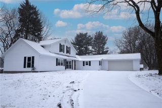 1038 Dell Circle NW, North Canton, OH 44720