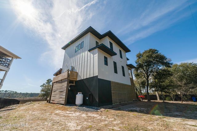 9202 River Road, Wilmington, NC 28412