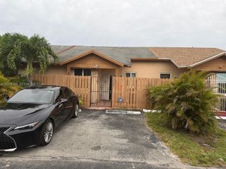 6725 NW 188th Ter, Hialeah, FL 33015