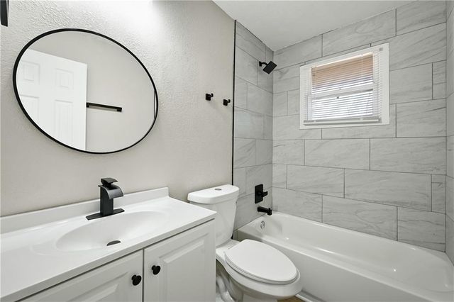 719 E COLLEGE Street, Independence, MO 64055