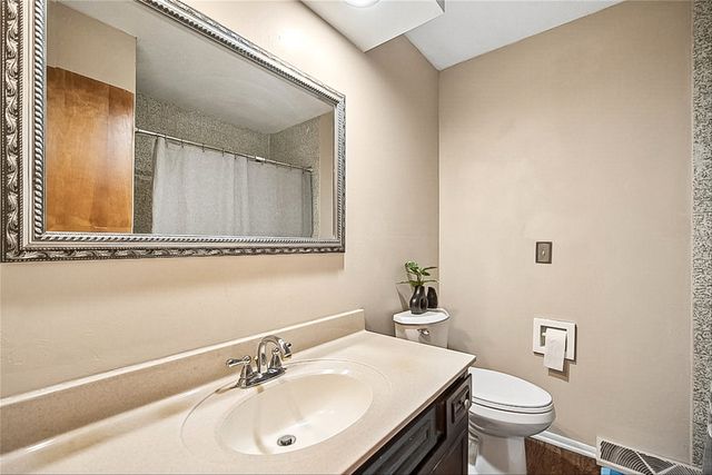 8504 Winston Avenue, Urbandale, IA 50322