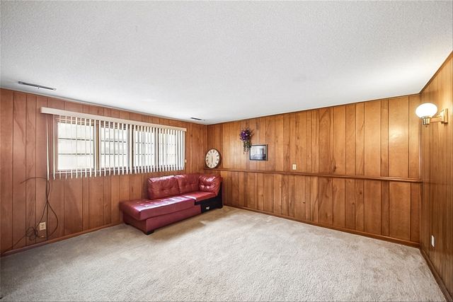 8504 Winston Avenue, Urbandale, IA 50322