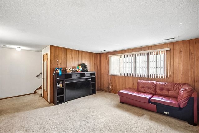8504 Winston Avenue, Urbandale, IA 50322