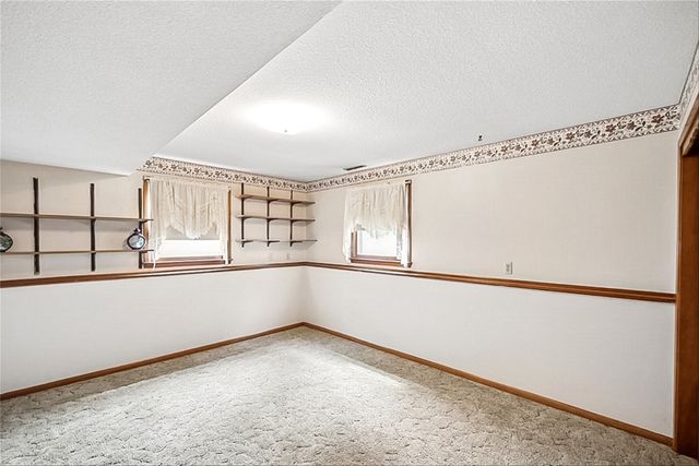 8504 Winston Avenue, Urbandale, IA 50322