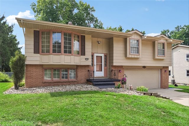 8504 Winston Avenue, Urbandale, IA 50322