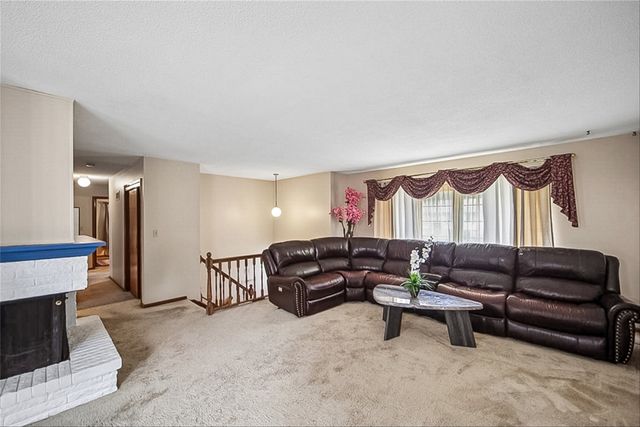 8504 Winston Avenue, Urbandale, IA 50322