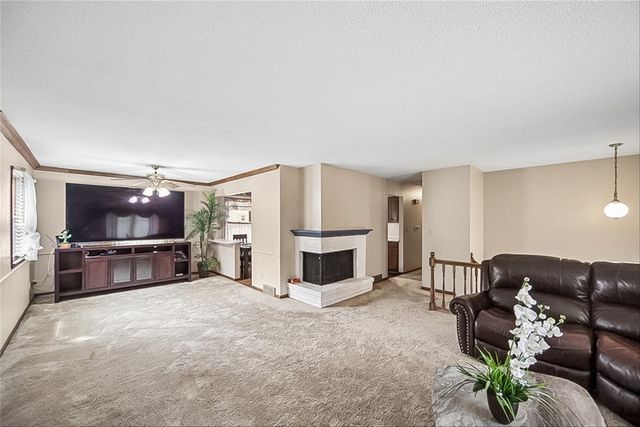 8504 Winston Avenue, Urbandale, IA 50322