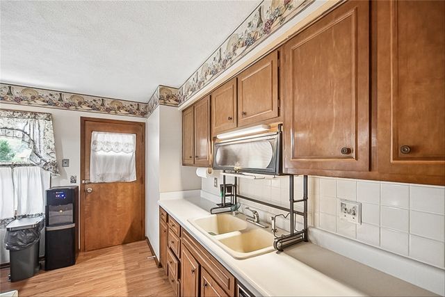 8504 Winston Avenue, Urbandale, IA 50322