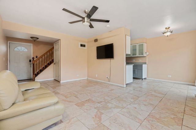 275 E Alpine Drive, Glendale Heights, IL 60139