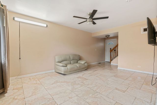 275 E Alpine Drive, Glendale Heights, IL 60139