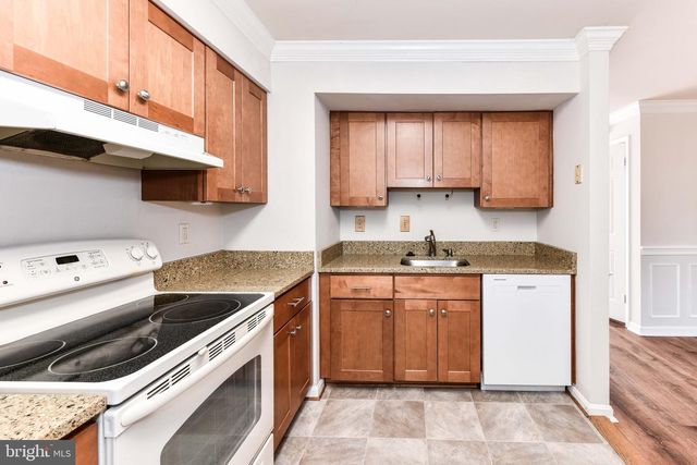 1207 BOND ST, Herndon, VA 20170