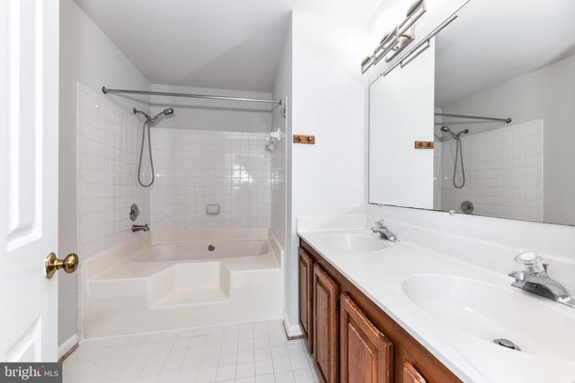1207 BOND ST, Herndon, VA 20170