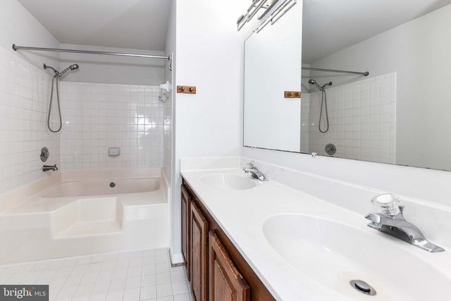 1207 BOND ST, Herndon, VA 20170
