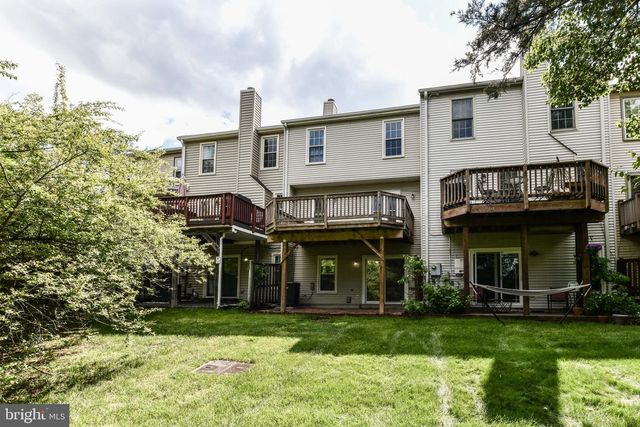 1207 BOND ST, Herndon, VA 20170