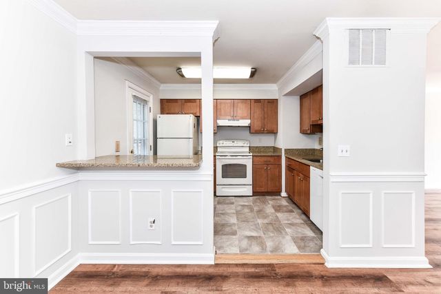 1207 BOND ST, Herndon, VA 20170