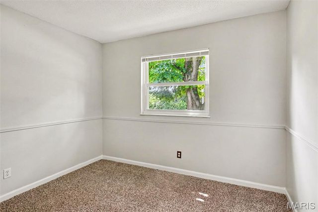 6780 Lesli Mari Court, Florissant, MO 63033