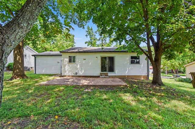 6780 Lesli Mari Court, Florissant, MO 63033