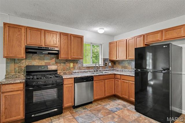 6780 Lesli Mari Court, Florissant, MO 63033