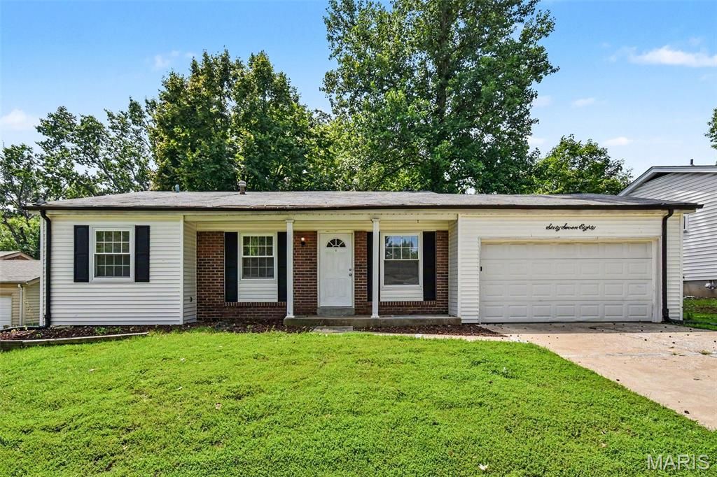 6780 Lesli Mari Court, Florissant, MO 63033