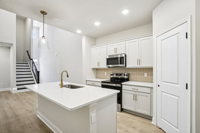 517 W Stonehaus Crossing, Antioch, TN 37013