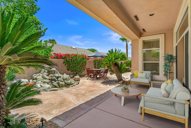 37232 Pineknoll Avenue, Palm Desert, CA 92211