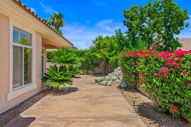 37232 Pineknoll Avenue, Palm Desert, CA 92211