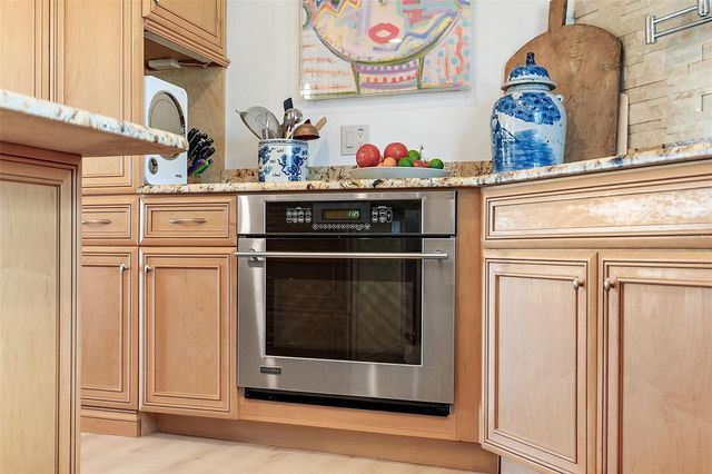 1112 38TH AVENUE NE, St Petersburg, FL 33704