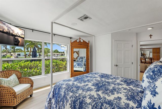 1112 38TH AVENUE NE, St Petersburg, FL 33704