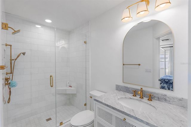 1112 38TH AVENUE NE, St Petersburg, FL 33704