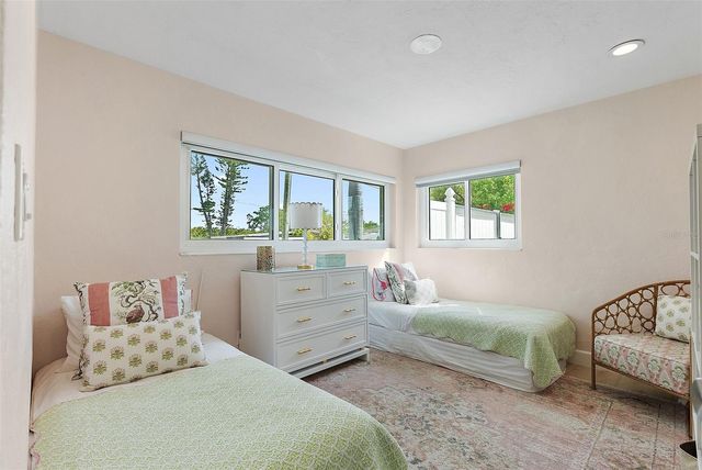 1112 38TH AVENUE NE, St Petersburg, FL 33704