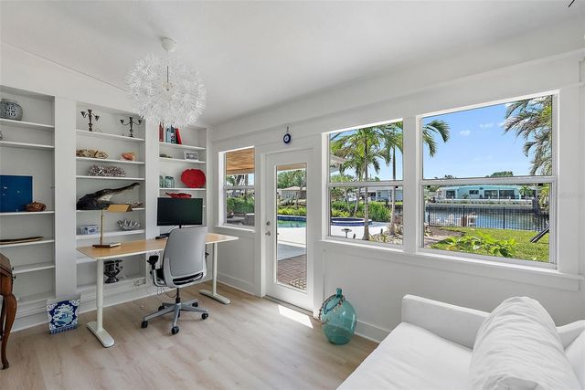 1112 38TH AVENUE NE, St Petersburg, FL 33704