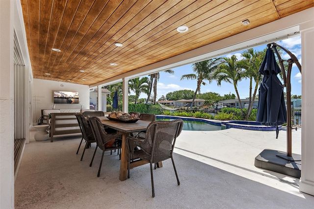 1112 38TH AVENUE NE, St Petersburg, FL 33704