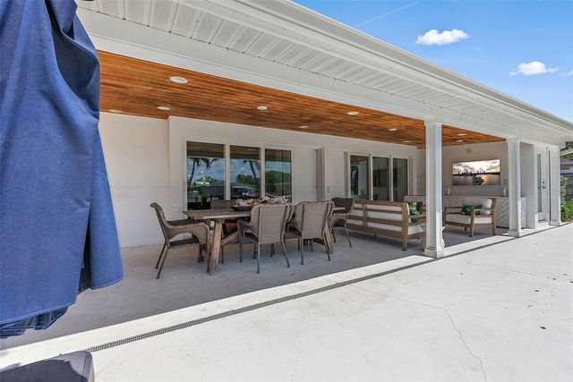 1112 38TH AVENUE NE, St Petersburg, FL 33704