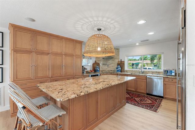 1112 38TH AVENUE NE, St Petersburg, FL 33704