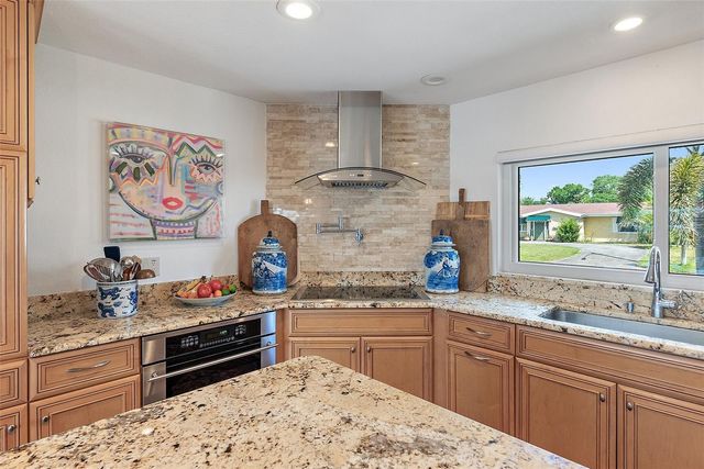 1112 38TH AVENUE NE, St Petersburg, FL 33704